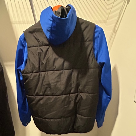 Nautica - Picture 3 of 4